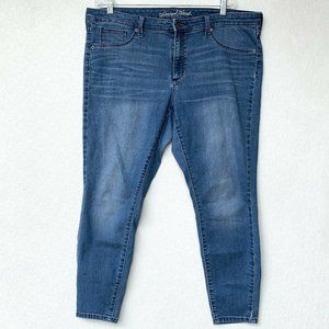 Donating soon**Universal Thread Jeans 18/34S